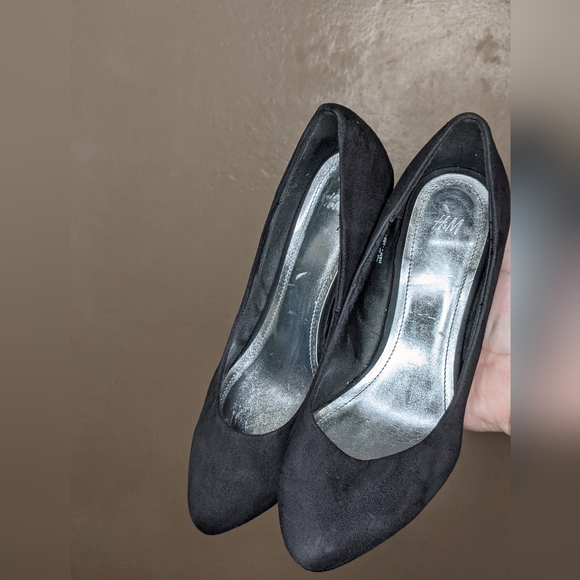 H&M Black suede low heel pumps - Picture 2 of 4